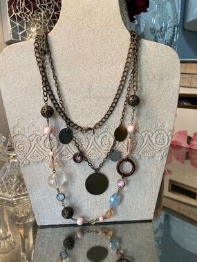 VTG AVON LONG BRONZE & PASTEL COLORS DOUBLE NECKLACE